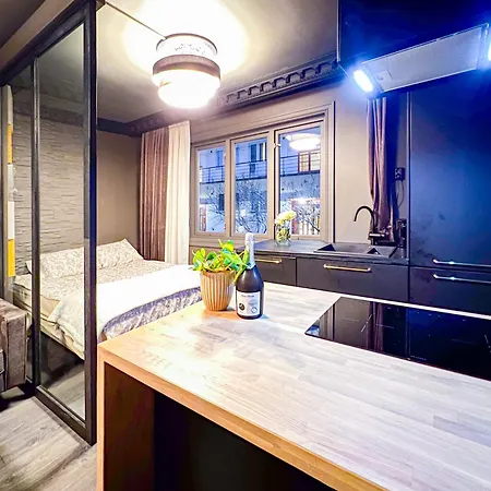 * Fashionable * Central * King Bed * Stylish * *