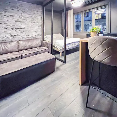* Fashionable * Central * King Bed * Stylish *