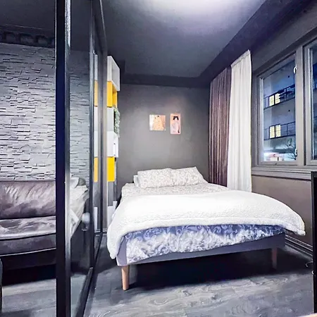 * Fashionable * Central * King Bed * Stylish * Leilighet *