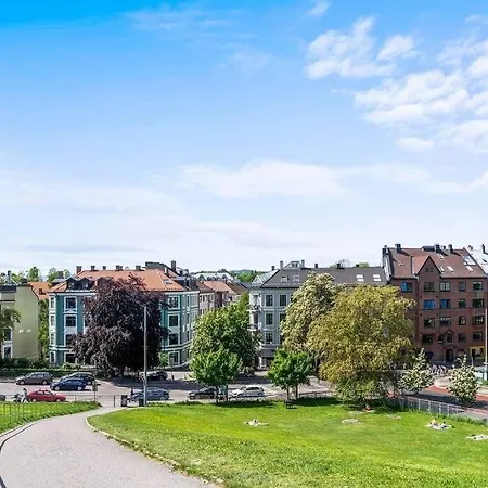* Fashionable * Central * King Bed * Stylish * Oslo