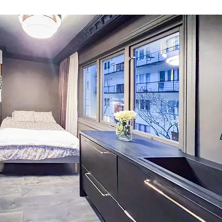 * Fashionable * Central * King Bed * Stylish *