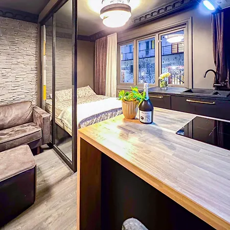 * Fashionable * Central * King Bed * Stylish * *